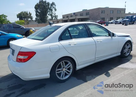 2013 Mercedes-Benz C 250 Luxury/Sport из США, поврежденный, VIN WDDGF4HB7DR291503